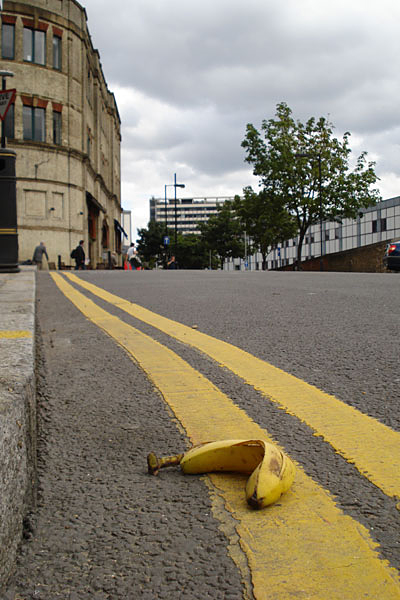 banana yellow lines